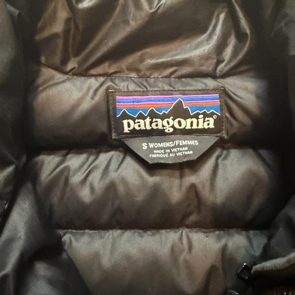 Patagonia Women's Black Down Puffer Vest Size Small - Picture 6 of 9